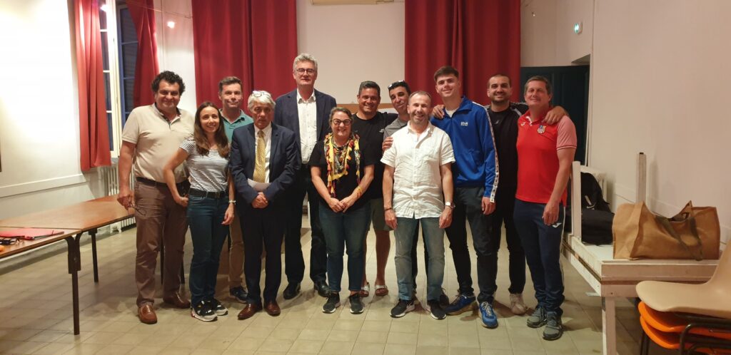 Participants à l'assemblée générale constitutive du FC Alpilles le 30 mai 2023